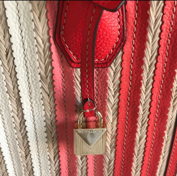 ⚡SALE⚡Michael Kors Mercer Med Accordion CONV TOTE - Picture 8 of 16